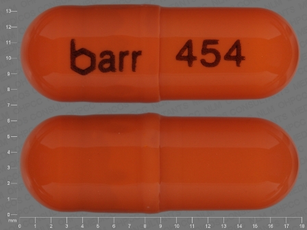 barr 454: (0555-1056) Claravis 30 mg/1 Oral Capsule by Physicians Total Care, Inc.
